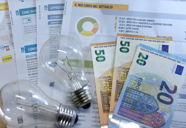 BOLLETTE BOLLETTA ENERGIA EURO SOLDI ELETTRICITA' LAMPADINE